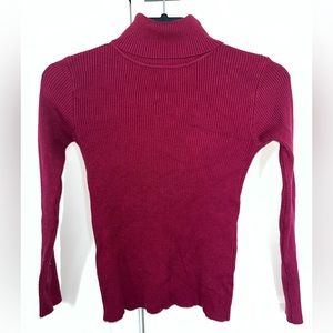 Maroon turtle neck!